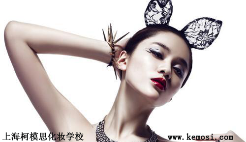 皮肤黑的人应该怎么化妆更好看？美丽依然可以hold住，上海柯模思化妆学校