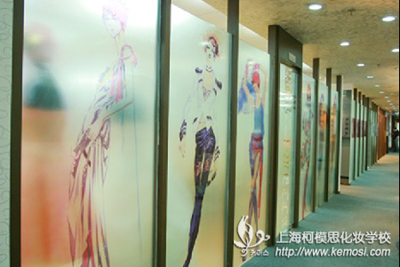 去上海学化妆，有必要选择上海最好的化妆学校吗？之上海柯模思宽敞明亮的教学环境）</p></div>