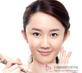怎么化淡妆？柯模思教你新手画韩式淡妆的步骤,简单8步打造魅力自我