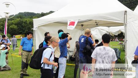 媒体采访中国参加2011国际人体彩绘节参赛选手