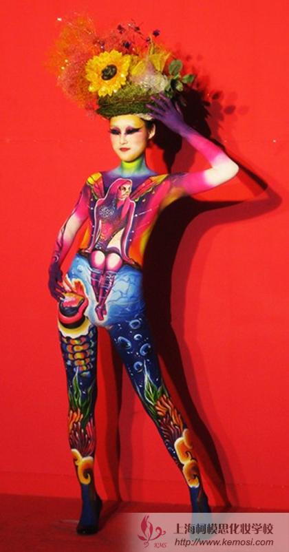 2011世界人体彩绘大赛上模特展示人体彩绘
