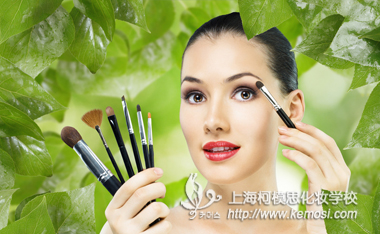 我想学化妆造型，上海哪里学化妆造型好？要多少钱呢？