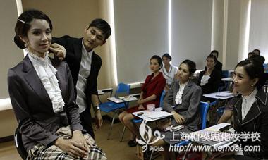 周末学化妆怎么样？做兼职化妆师能挣钱吗？