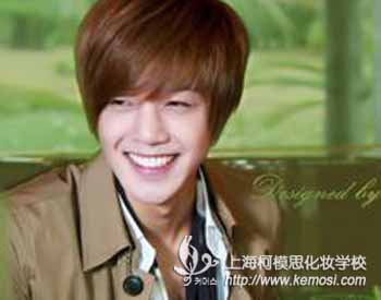 男生学化妆好找工作吗?有前途吗？