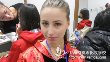 哈尔滨啤酒节广告的拍摄    柯模思优秀员负责模特艺人妆容