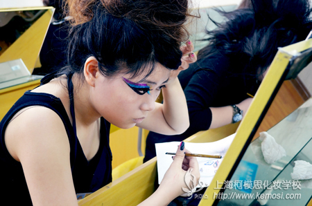 上海柯模思化妆学校朋克造型课堂活动