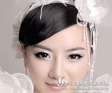 化妆师工作中应该注意的问题 柯模思教你留下好印象得满分
