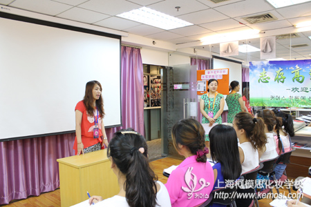 上海柯模思化妆学校2013年8月新生开学典礼圆满结束 共同迎接美好明天