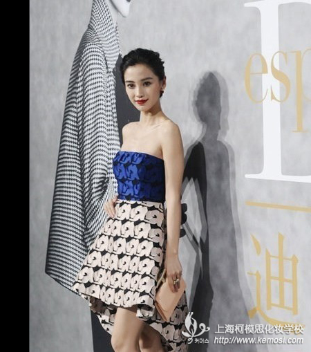 唇妆怎么画？什么样的女生适合画大红唇呢？之Angelababy