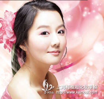 自学化妆考证去哪里买教材，获得权威证书？