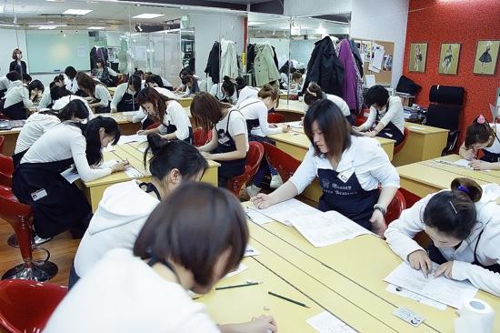 韩国化妆师等级证书考试现场