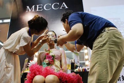 柯模思参加6月大众皆喜婚礼节_上海柯模思化妆学校