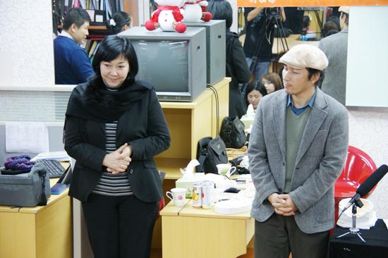 2009年12月韩国化妆专家协会金钟植教授来柯模思形象设计化妆学校特讲,金教授精湛的技艺令学员们受益匪浅。